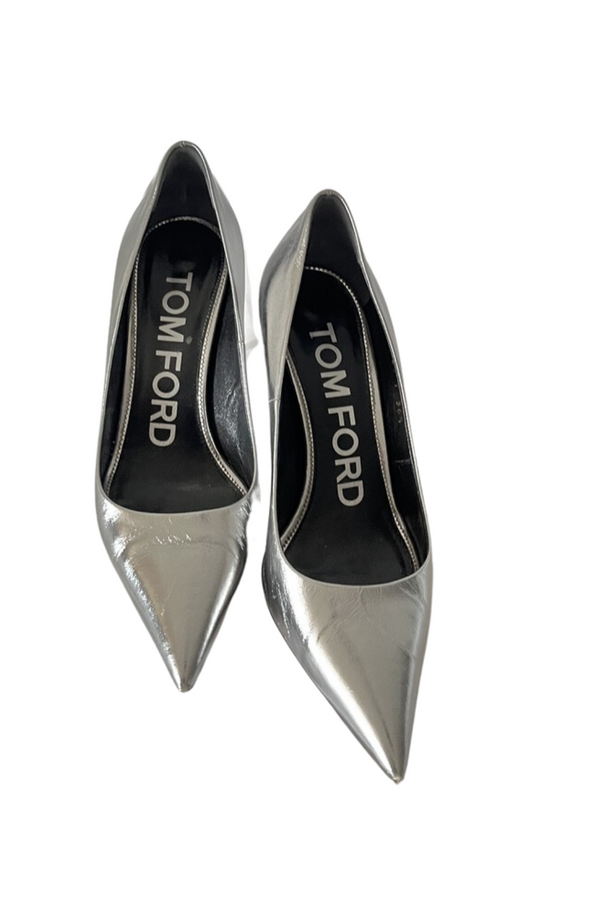 Silver metallic pumps with logo on the heel