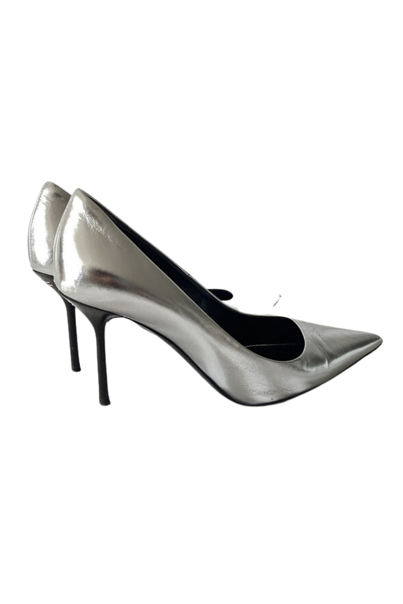 Silver metallic pumps with logo on the heel