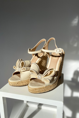 Beige leather wedges with bow