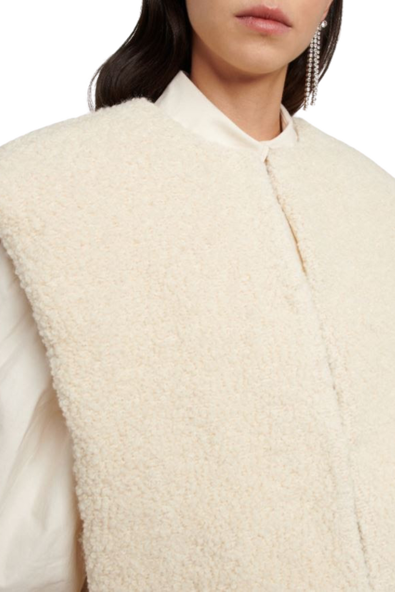 White gewendalia wool vest
