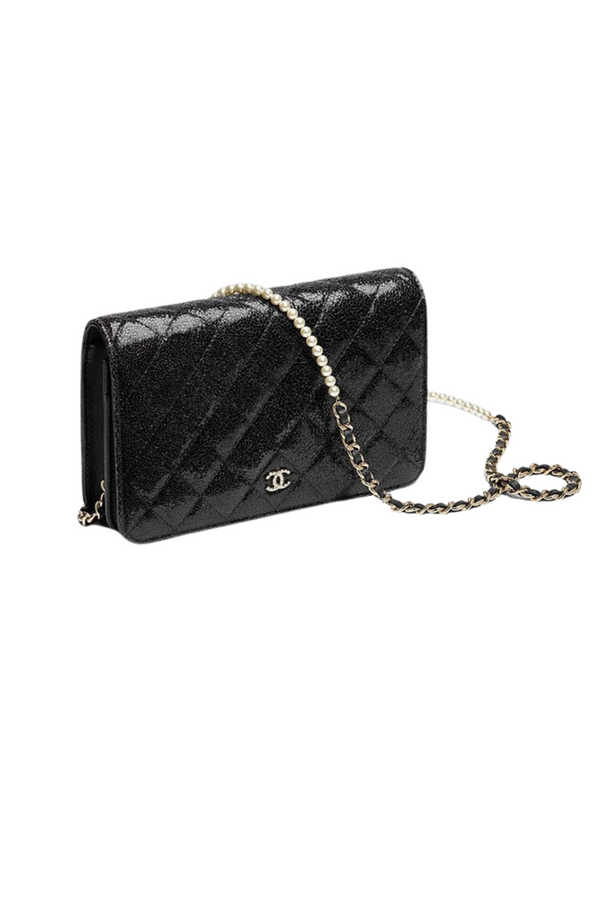 Black bag with pearl chain