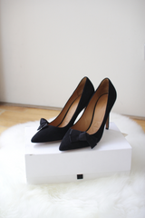 Black poppy pumps with bow